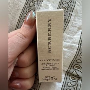 NEW 🎉BURBERRY long lasting LIP velvet lipstick IN MILITARY RED